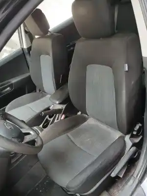 Veicolo di demolizione kia cee'd sw (ed) 1.6 dell'anno 2011 alimentato g4fc