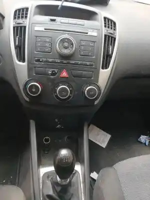 Veicolo di demolizione kia cee'd sw (ed) 1.6 dell'anno 2011 alimentato g4fc