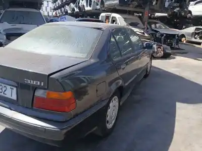 Veicolo di demolizione bmw 3 (e36) 318 i dell'anno 1991 alimentato m40 b18 (184e1)