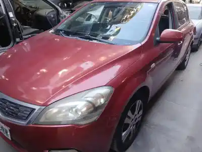 Veicolo di demolizione kia cee'd fastback (ed) 1.4 dell'anno 2010 alimentato g4fa