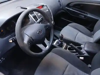 Veicolo di demolizione kia cee'd fastback (ed) 1.4 dell'anno 2010 alimentato g4fa