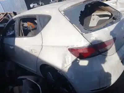 Veículo de Sucata seat leon (5f1) 1.6 tdi do ano 2015 alimentado crkb,cxxb,dbka