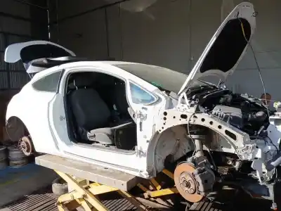 Véhicule à la ferraille opel astra j gtc 1.4 (08) de l'année 2013 alimenté a 14 net,luj