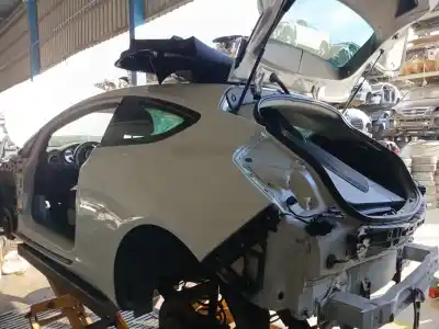 Véhicule à la ferraille opel astra j gtc 1.4 (08) de l'année 2013 alimenté a 14 net,luj