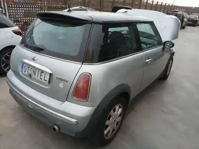 Véhicule à la ferraille mini mini (r50, r53) cooper de l'année 2002 alimenté w10b16a g