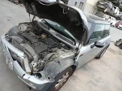 Véhicule à la ferraille mini mini (r50, r53) cooper de l'année 2002 alimenté w10b16a g