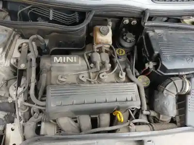 Véhicule à la ferraille MINI MINI (R50, R53)  de l'année 2002 alimenté W10B16A G