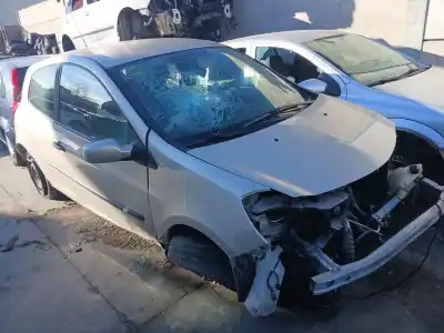 Veicolo di demolizione RENAULT CLIO III (BR0/1, CR0/1)  dell'anno 2007 alimentato K9K T7