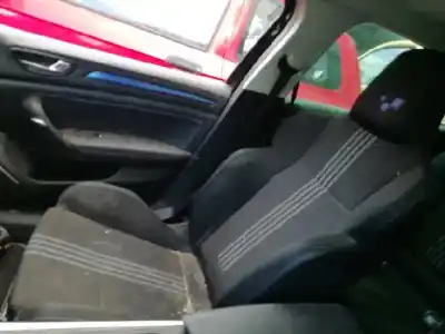 Veículo de Sucata renault megane iv berlina 5p 1.3 tce do ano 2019 alimentado h5h b4