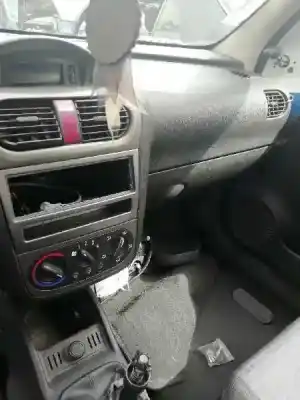 Здавання транспортного засобу opel corsa c club року 2002 потужний z12xe