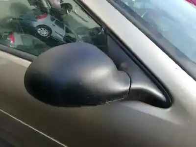 Veículo de Sucata chrysler sebring berlina (jr41) 2.0 16v cat do ano 2002 alimentado g 466