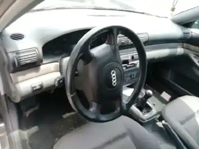 Veículo de Sucata audi a4 berlina (b5) 1.8 do ano 2000 alimentado avv