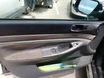 Veículo de Sucata audi a4 berlina (b5) 1.8 do ano 2000 alimentado avv