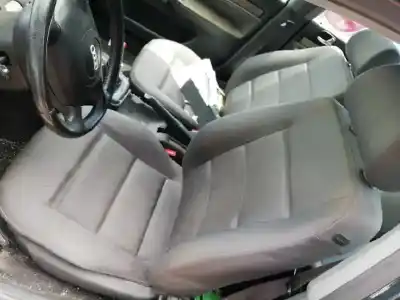 Veículo de Sucata audi a4 berlina (b5) 1.8 do ano 2000 alimentado avv