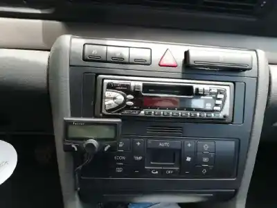 Veículo de Sucata audi a4 berlina (b5) 1.8 do ano 2000 alimentado avv