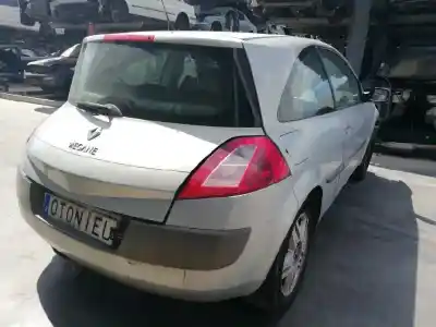 Veículo de Sucata RENAULT MEGANE II BERLINA 3P 1.9 dCi Diesel 120 CV / 88 KW do ano 2003 alimentado F9Q B8