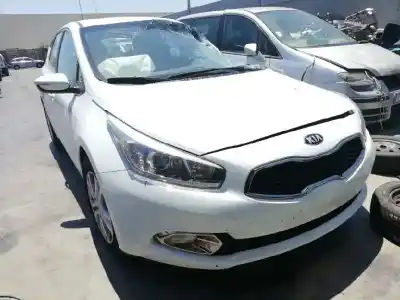 Veículo de Sucata KIA PRO CEE´D (JD) 1.4 CRDi 90 do ano 2015 alimentado D4FC