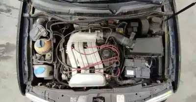 Verschrottungsfahrzeug volkswagen golf iv berlina (1j1) 2.3 v5 cat (agz) des jahres 2000 angetrieben agz