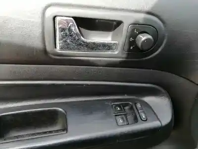Verschrottungsfahrzeug volkswagen golf iv berlina (1j1) 2.3 v5 cat (agz) des jahres 2000 angetrieben agz