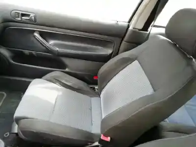 Verschrottungsfahrzeug volkswagen golf iv berlina (1j1) 2.3 v5 cat (agz) des jahres 2000 angetrieben agz