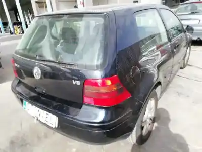 Verschrottungsfahrzeug volkswagen golf iv berlina (1j1) 2.3 v5 cat (agz) des jahres 2000 angetrieben agz