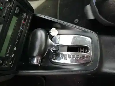 Verschrottungsfahrzeug volkswagen golf iv berlina (1j1) 2.3 v5 cat (agz) des jahres 2000 angetrieben agz