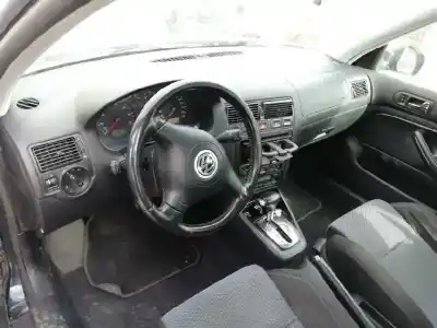 Verschrottungsfahrzeug volkswagen golf iv berlina (1j1) 2.3 v5 cat (agz) des jahres 2000 angetrieben agz