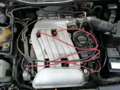 Verschrottungsfahrzeug volkswagen golf iv berlina (1j1) 2.3 v5 cat (agz) des jahres 2000 angetrieben agz