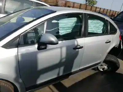 Vehicul casat citroen c4 berlina collection al anului 2004 alimentat 9hy