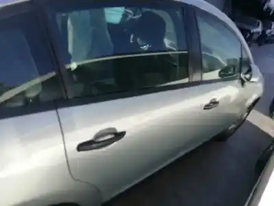 Vehicul casat citroen c4 berlina collection al anului 2004 alimentat 9hy