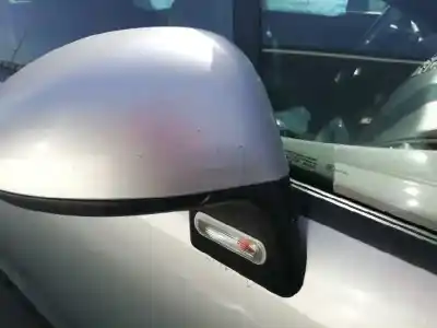 Vehicul casat citroen c4 berlina collection al anului 2004 alimentat 9hy