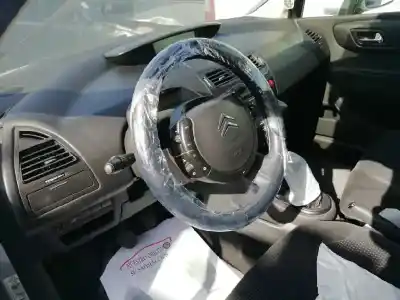 Vehicul casat citroen c4 berlina collection al anului 2004 alimentat 9hy