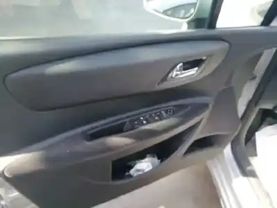 Vehicul casat citroen c4 berlina collection al anului 2004 alimentat 9hy