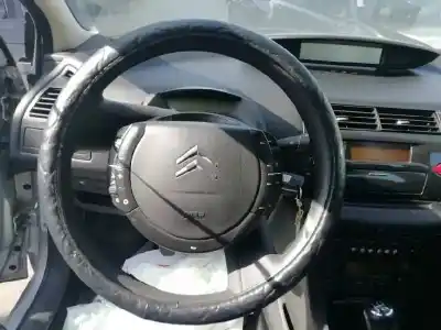 Vehicul casat citroen c4 berlina collection al anului 2004 alimentat 9hy