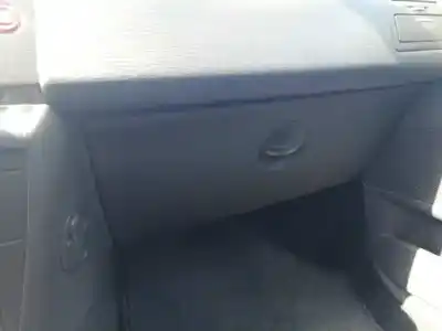 Vehicul casat citroen c4 berlina collection al anului 2004 alimentat 9hy