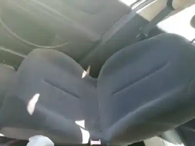 Vehicul casat citroen c4 berlina collection al anului 2004 alimentat 9hy