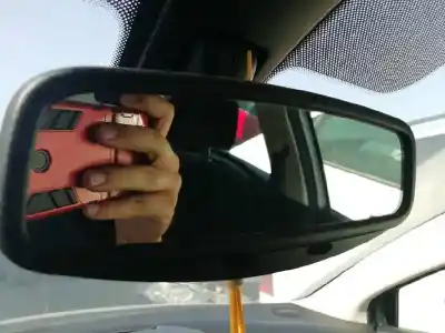 Vehicul casat citroen c4 berlina collection al anului 2004 alimentat 9hy