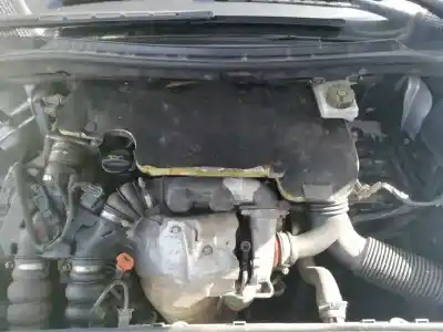 Vehicul casat citroen c4 berlina collection al anului 2004 alimentat 9hy