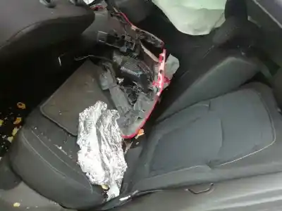 Veículo de Sucata renault megane iv berlina 5p 1.3 tce do ano 2020 alimentado h5h b4