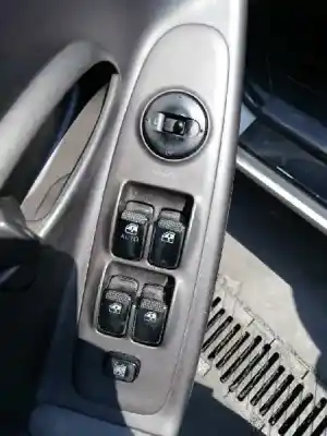 Veicolo di demolizione hyundai elantra (xd) 2.0 gls dell'anno 2004 alimentato g4gc