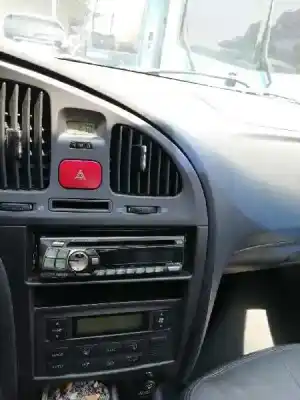 Veicolo di demolizione hyundai elantra (xd) 2.0 gls dell'anno 2004 alimentato g4gc