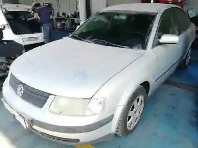 Vehículo de desguace VOLKSWAGEN PASSAT BERLINA (3B2) 2.3 V5 CAT (AGZ) del año 1999 con motor AGZ