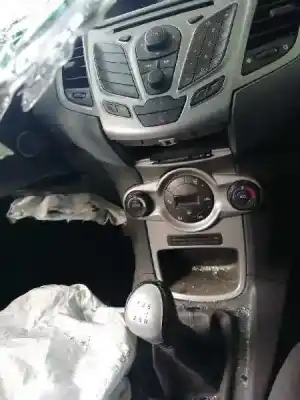 Sloopvoertuig ford fiesta (cb1) trend van het jaar 2010 aangedreven f6jd