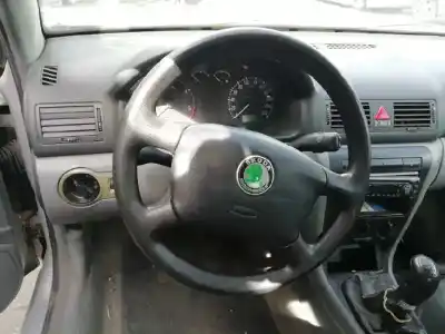 Véhicule à la ferraille skoda octavia berlina (1u2) 1.9 tdi slx de l'année 2000 alimenté agr
