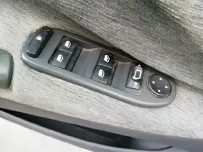 Veículo de Sucata citroen c5 break 2.0 hdi sx do ano 2004 alimentado rhz