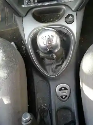 Veículo de Sucata citroen c5 break 2.0 hdi sx do ano 2004 alimentado rhz