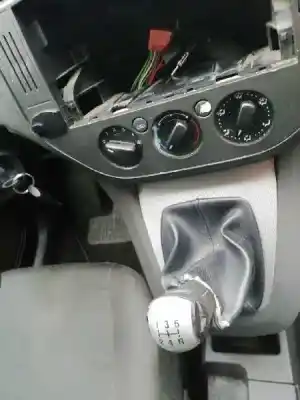 Veicolo di demolizione ford focus c-max (cap) ambiente (d) dell'anno 2004 alimentato g8da