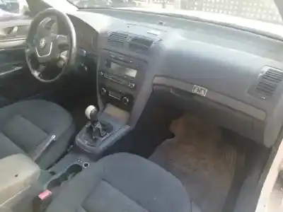 Véhicule à la ferraille skoda octavia berlina (1z3) elegance de l'année 2009 alimenté bxe