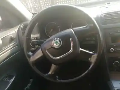 Véhicule à la ferraille skoda octavia berlina (1z3) elegance de l'année 2009 alimenté bxe