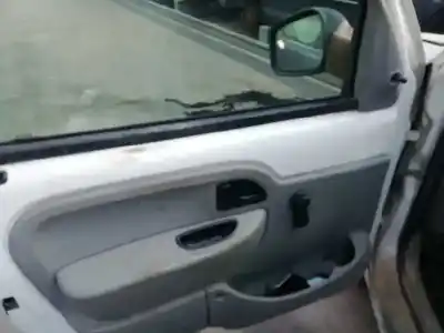 Здавання транспортного засобу renault kangoo (f/kc0) authentique oasis року 2003 потужний f8q p6